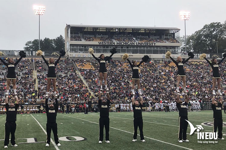 Đại học Western Michigan có rất nhiều câu lạc bộ và thường xuyên tổ chức các hoạt động ngoại khóa cho sinh viên 