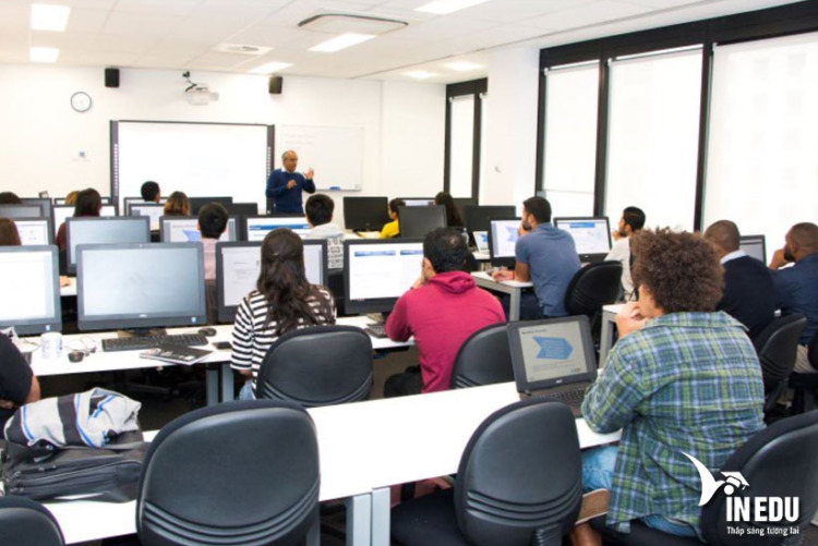 Yêu cầu đầu vào, Học bổng